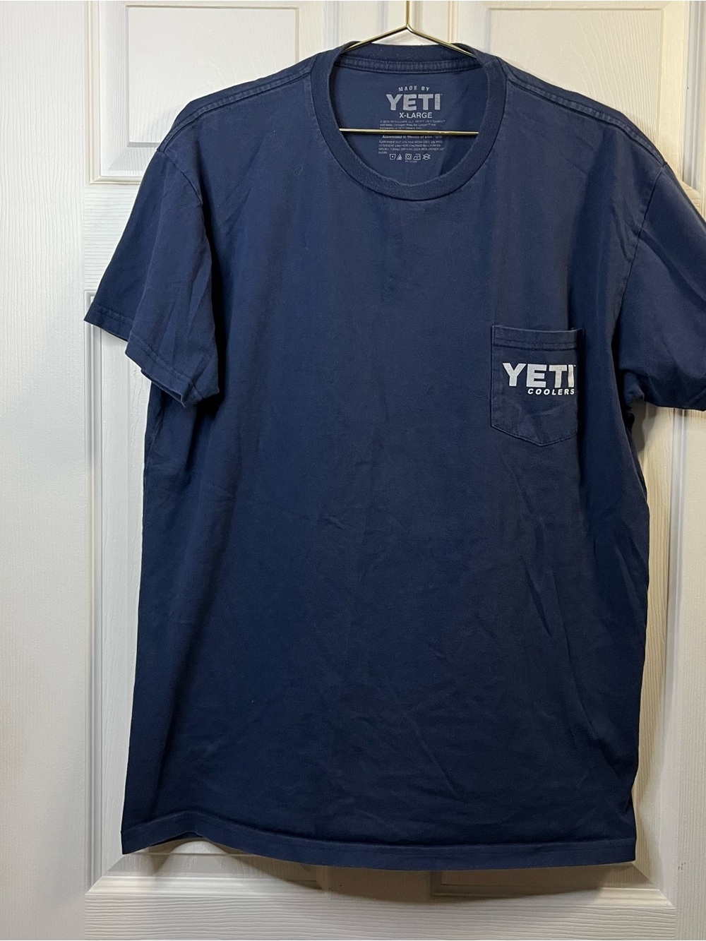 Yeti Men's Short Sleeve Pocket Tee in Navy Blue